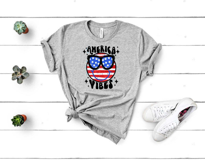 America Vibes Smiley - Graphic Tee